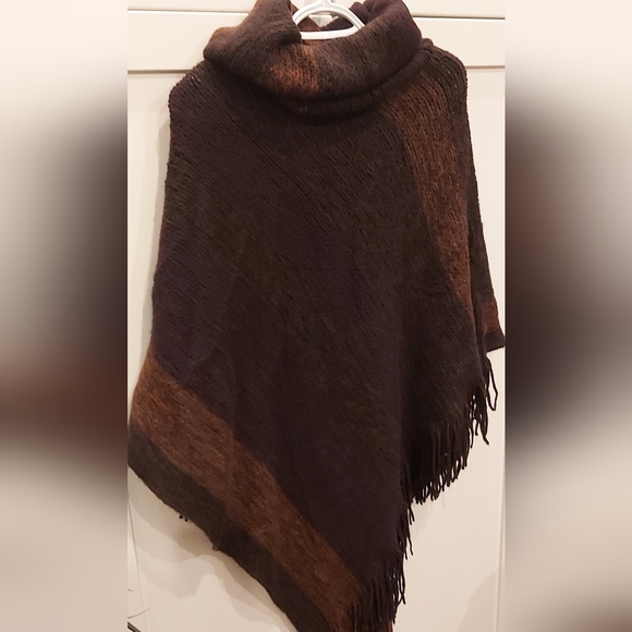 Shalimar Accessories poncho - Picture 5 of 12